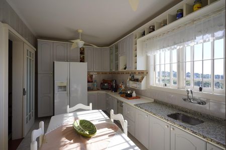 Casa para alugar com 249m², 4 quartos e 2 vagas Casa para alugar com 249m², 4 quartos e 2 vagasCozinha