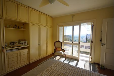 Casa para alugar com 249m², 4 quartos e 2 vagas