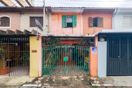 Casa para alugar com 69m², 2 quartos e 1 vaga Casa para alugar com 69m², 2 quartos e 1 vagaFachada