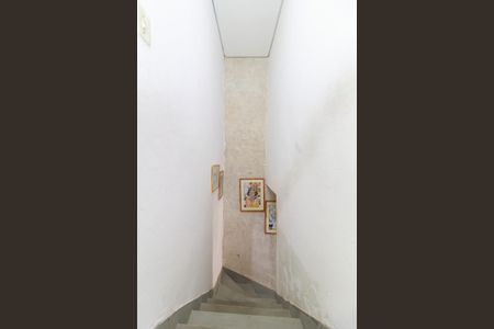 Casa para alugar com 69m², 2 quartos e 1 vaga Casa para alugar com 69m², 2 quartos e 1 vagaEscada