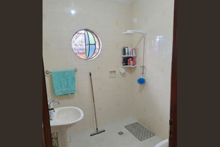 Casa à venda com 180m², 2 quartos e 2 vagas Casa à venda com 180m², 2 quartos e 2 vagasBanheiro
