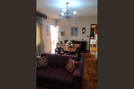 Casa à venda com 180m², 2 quartos e 2 vagas Casa à venda com 180m², 2 quartos e 2 vagasSala