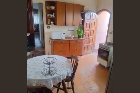 Casa à venda com 180m², 2 quartos e 2 vagas Casa à venda com 180m², 2 quartos e 2 vagasCozinha