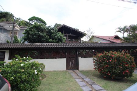 Casa à venda com 320m², 4 quartos e 4 vagasFachada