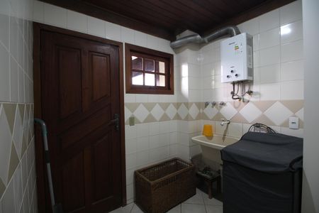 Casa à venda com 320m², 4 quartos e 4 vagasÁrea de Serviço