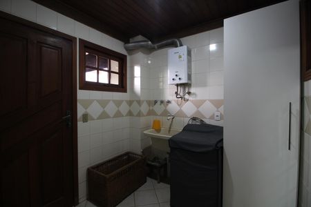 Casa à venda com 320m², 4 quartos e 4 vagasÁrea de Serviço