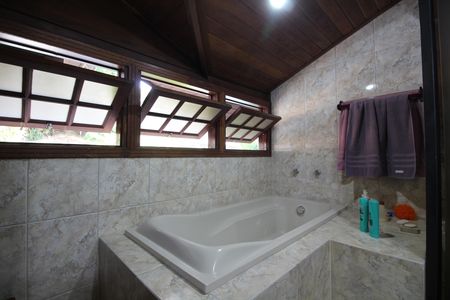 Casa à venda com 320m², 4 quartos e 4 vagasQuarto 4 - Suíte