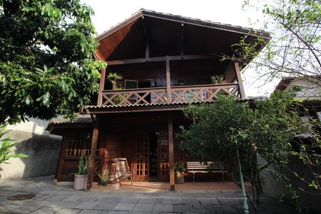 Casa à venda com 320m², 4 quartos e 4 vagasFrente