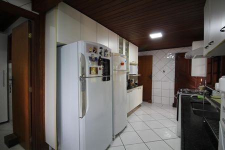 Casa à venda com 320m², 4 quartos e 4 vagasCozinha