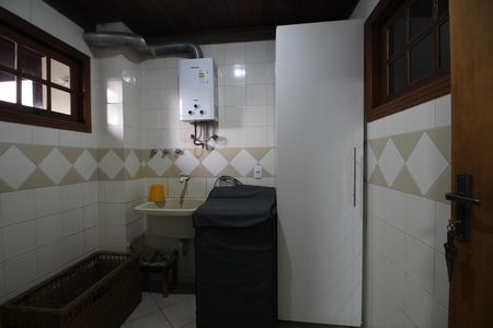 Casa à venda com 320m², 4 quartos e 4 vagasÁrea de Serviço