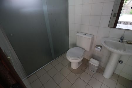 Casa à venda com 320m², 4 quartos e 4 vagasBanheiro Social