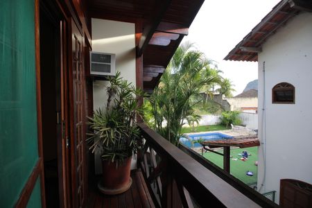 Casa à venda com 320m², 4 quartos e 4 vagasQuarto 2 - Varanda
