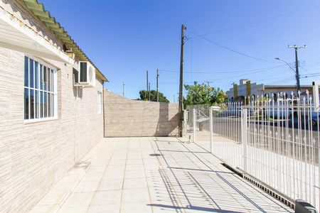 Área externa de casa à venda com 4 quartos, 100m² em Guajuviras, Canoas