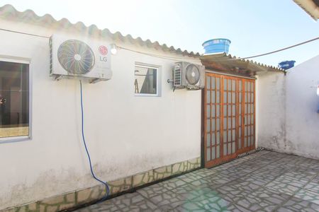 Casa à venda com 100m², 4 quartos e 2 vagas Casa à venda com 100m², 4 quartos e 2 vagasÁrea externa