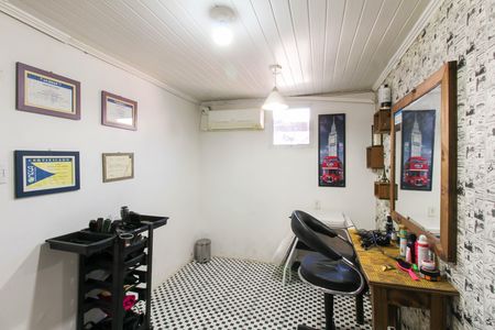 Casa à venda com 100m², 4 quartos e 2 vagas Casa à venda com 100m², 4 quartos e 2 vagasÁrea externa