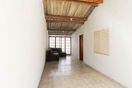Casa à venda com 100m², 4 quartos e 2 vagas Casa à venda com 100m², 4 quartos e 2 vagasÁrea externa