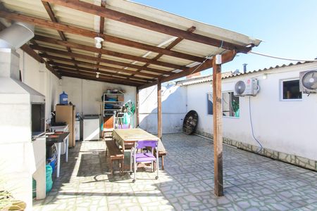 Casa à venda com 100m², 4 quartos e 2 vagas Casa à venda com 100m², 4 quartos e 2 vagasÁrea externa
