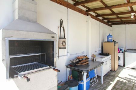Casa à venda com 100m², 4 quartos e 2 vagas Casa à venda com 100m², 4 quartos e 2 vagasÁrea externa