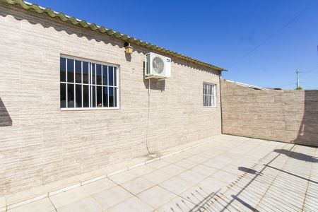 Casa à venda com 100m², 4 quartos e 2 vagas Casa à venda com 100m², 4 quartos e 2 vagasÁrea externa