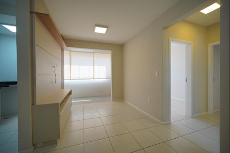 Sala de apartamento para alugar com 2 quartos, 60m² em Barreiros, São José