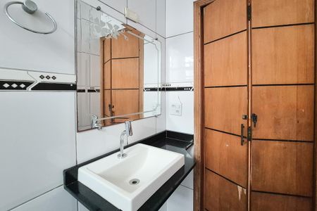 Casa para alugar com 200m², 2 quartos e 3 vagasBanheiro Social