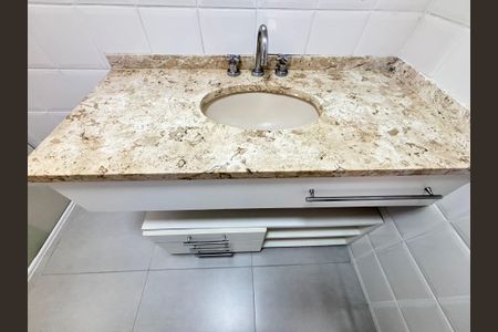 Banheiro de apartamento para alugar com 1 quarto, 50m² em Indianópolis, São Paulo
