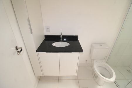 Banheiro de kitnet/studio para alugar com 1 quarto, 29m² em Santana, São Paulo
