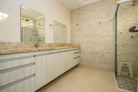 Casa de condomínio para alugar com 142m², 4 quartos e 2 vagas Casa de condomínio para alugar com 142m², 4 quartos e 2 vagasBanheiro Suíte