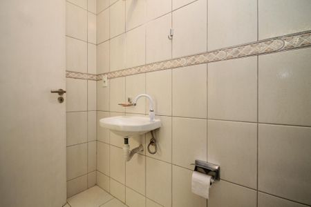 Casa de condomínio para alugar com 142m², 4 quartos e 2 vagas Casa de condomínio para alugar com 142m², 4 quartos e 2 vagasBanheiro de Serviço