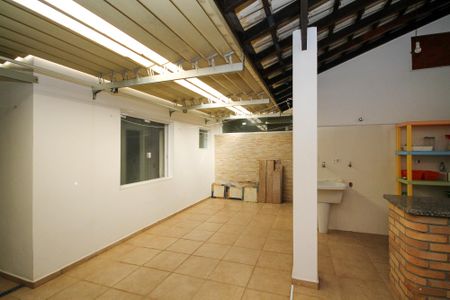 Casa de condomínio para alugar com 142m², 4 quartos e 2 vagas Casa de condomínio para alugar com 142m², 4 quartos e 2 vagasQuintal
