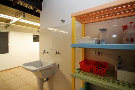 Casa de condomínio para alugar com 142m², 4 quartos e 2 vagas Casa de condomínio para alugar com 142m², 4 quartos e 2 vagasLavanderia
