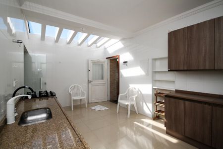 Casa de condomínio para alugar com 142m², 4 quartos e 2 vagas Casa de condomínio para alugar com 142m², 4 quartos e 2 vagasCozinha