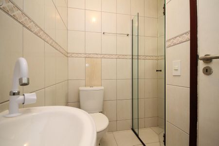 Casa de condomínio para alugar com 142m², 4 quartos e 2 vagas Casa de condomínio para alugar com 142m², 4 quartos e 2 vagasBanheiro de Serviço