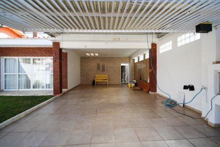 Casa de condomínio para alugar com 142m², 4 quartos e 2 vagas Casa de condomínio para alugar com 142m², 4 quartos e 2 vagasEntrada