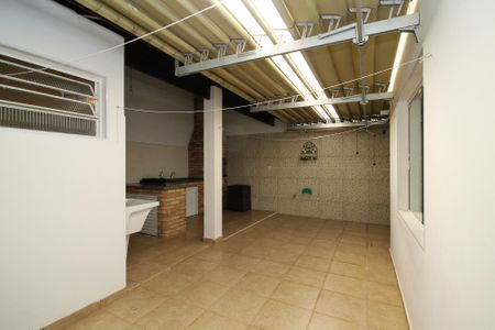 Casa de condomínio para alugar com 142m², 4 quartos e 2 vagas Casa de condomínio para alugar com 142m², 4 quartos e 2 vagasQuintal