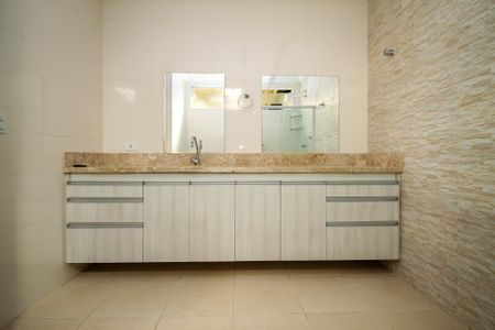Casa de condomínio para alugar com 142m², 4 quartos e 2 vagas Casa de condomínio para alugar com 142m², 4 quartos e 2 vagasBanheiro Suíte