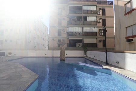 Apartamento para alugar com 310m², 3 quartos e 2 vagas Apartamento para alugar com 310m², 3 quartos e 2 vagasÁrea comum - Piscina