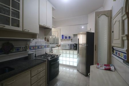 Apartamento para alugar com 310m², 3 quartos e 2 vagas Apartamento para alugar com 310m², 3 quartos e 2 vagasCozinha