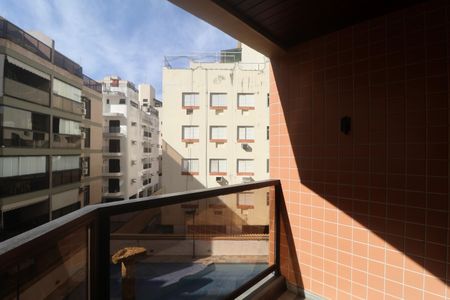 Apartamento para alugar com 310m², 3 quartos e 2 vagas Apartamento para alugar com 310m², 3 quartos e 2 vagasVaranda