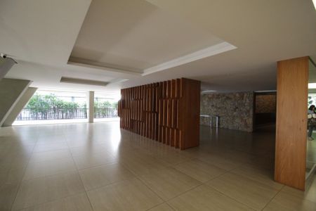 Apartamento à venda com 240m², 4 quartos e 2 vagasÁrea Comum  - Hall de Entrada do Prédio 