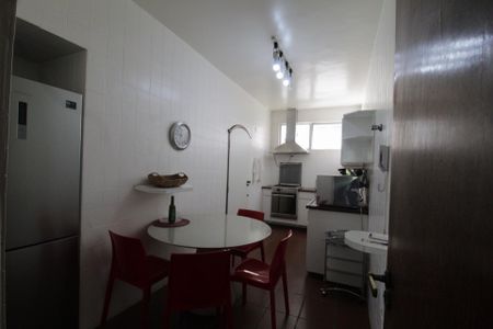 Apartamento à venda com 240m², 4 quartos e 2 vagasCozinha