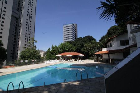 Apartamento à venda com 240m², 4 quartos e 2 vagasÁrea Comum - Piscina
