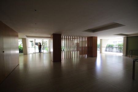 Apartamento à venda com 240m², 4 quartos e 2 vagasÁrea Comum  - Hall de Entrada do Prédio 