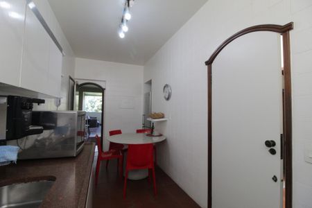Apartamento à venda com 240m², 4 quartos e 2 vagasCozinha