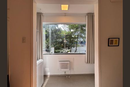 Suíte - varanda/área de serviço de apartamento à venda com 1 quarto, 48m² em Leblon, Rio de Janeiro