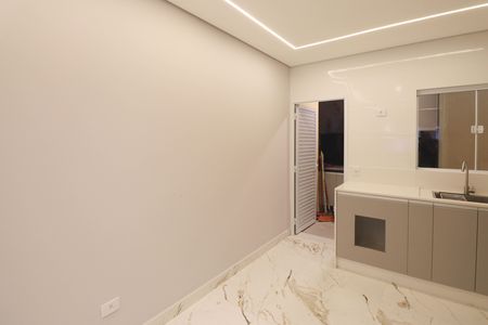 Casa à venda com 95m², 3 quartos e 2 vagas Casa à venda com 95m², 3 quartos e 2 vagasCozinha - Armários
