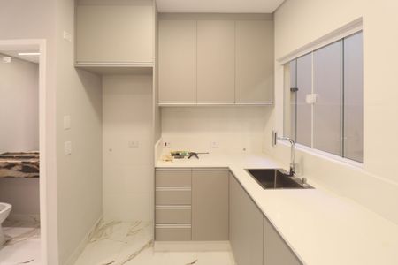 Casa à venda com 95m², 3 quartos e 2 vagasCozinha - Armários