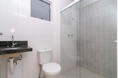 Banheiro de apartamento para alugar com 1 quarto, 45m² em Vila Granada, São Paulo