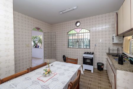 Casa para alugar com 280m², 3 quartos e 3 vagas Casa para alugar com 280m², 3 quartos e 3 vagasCozinha