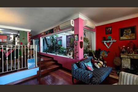 Casa à venda com 400m², 5 quartos e 4 vagas Casa à venda com 400m², 5 quartos e 4 vagasSala